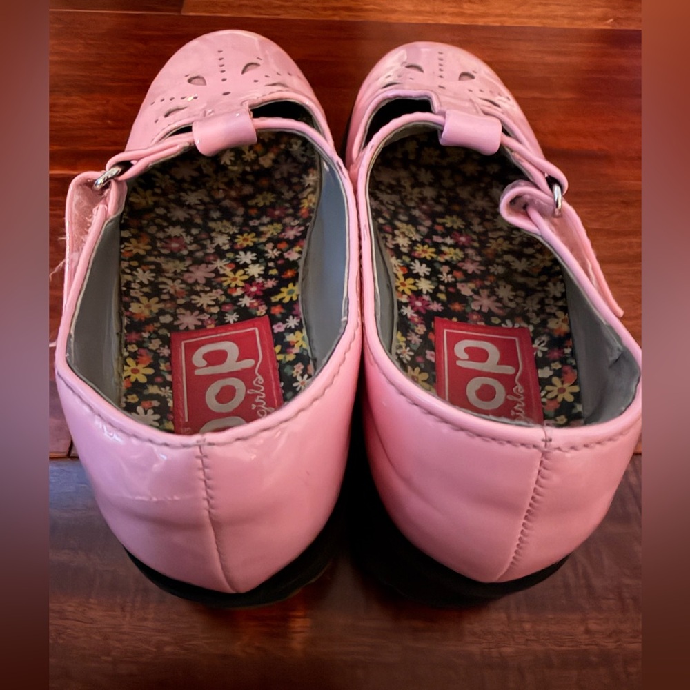 Pop
Pink platforms - Picture 2 of 5
